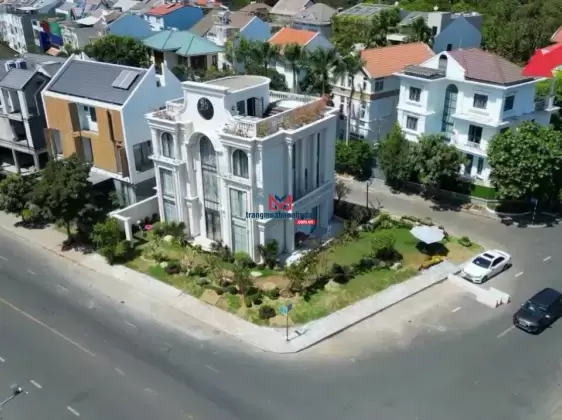 Bán biệt góc 3 mặt tiền có hồ bơi hàng độc tại Nam Thông