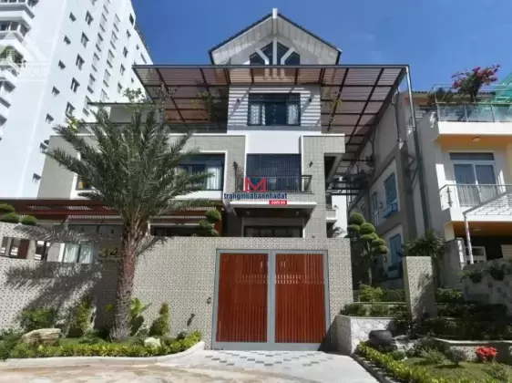 Bán biệt thự đơn lập góc - DT đất: 352m2 - Nội Thất cao cấp, có hồ bơi