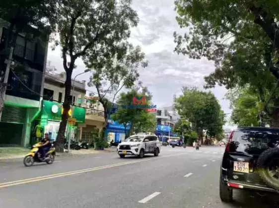 Bán đất 2 MT đường Chuyên Dùng 9, DT 10x32m, thích hợp xây cao tầng