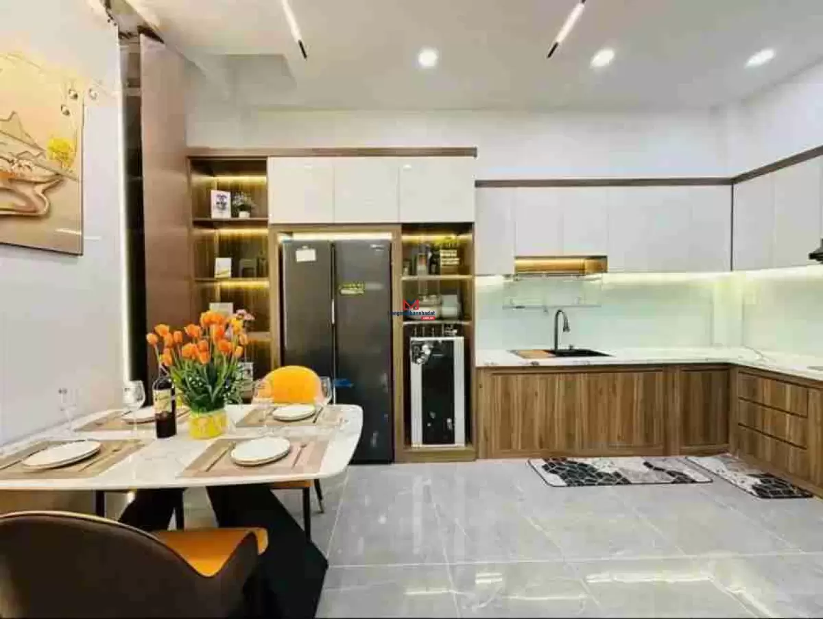 classifieds/2024_12/ban-nha-rieng-duong-cach-mang-thang-8-quan-tan-binh-56m2-shr-3.jpg