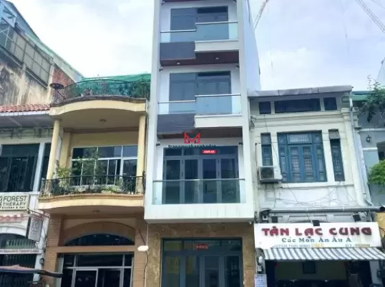 Cần bán MT đường Nguyễn Thái Bình Quận 1