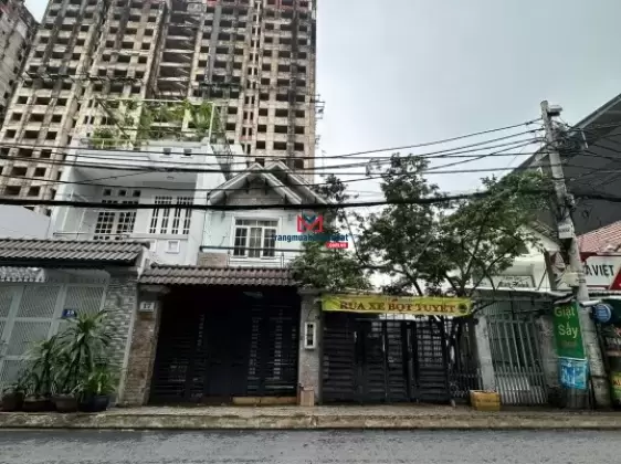 Nhà mặt tiền đường Lê Thị Chợ, diện tích 10x30m, CN 304m2