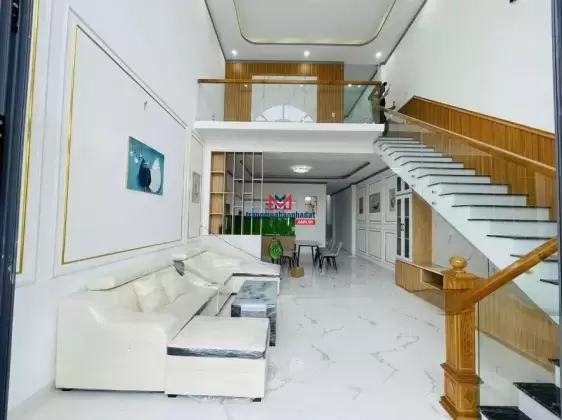Bán gấp nhà 1 trệt 1 lửng đúc kiên cố sân xe ôtô ngay ngã 3 Năm Thưởng