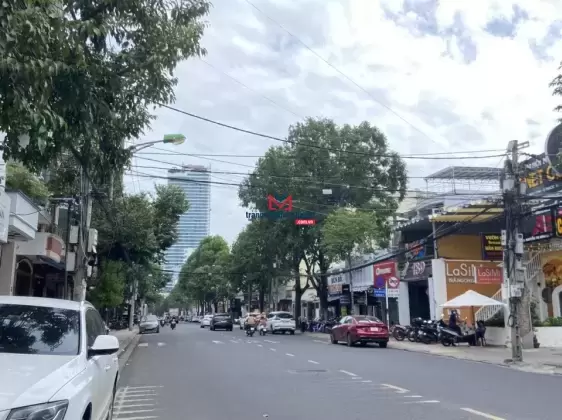 Bán gấp nhà phố Tây Nha Trang thuận tiện kinh doanh