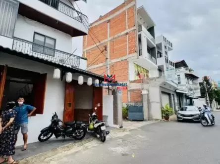Bán nhà 1 trệt 4 lầu, có thang máy, mặt tiền Lý Tự Trọng, P3, TP. Vũng Tàu