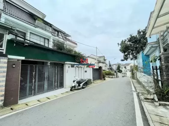 Bán nhà mặt tiền đường Cổ Loa - ngay trung tâm thành phố