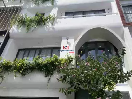 Nhà đẹp ở ngay! Bán gấp nhà trung tâm phường 4 (ngay Lăng Cha Cả), 6 tầng, giá chỉ có 15,5 tỷ thôi