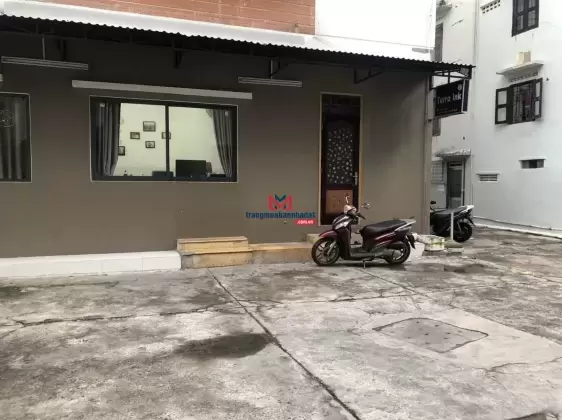 Bán căn chung cư 04 Yersin tầng trệt, căn góc 3 mặt tiền giá 2,6 tỷ