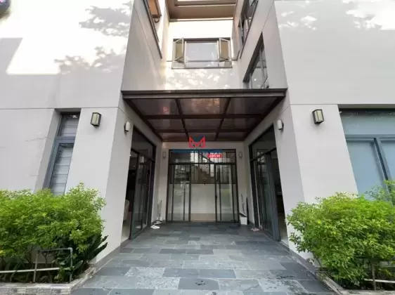 Biệt thự góc song lập, 188m2, nội thất cao cấp, sân vườn riêng