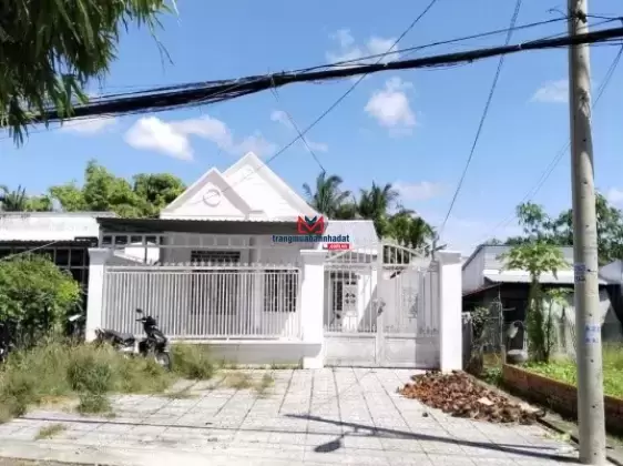 Bán biệt thự sân vườn có sổ hồng hoàn công khu không quy hoạch