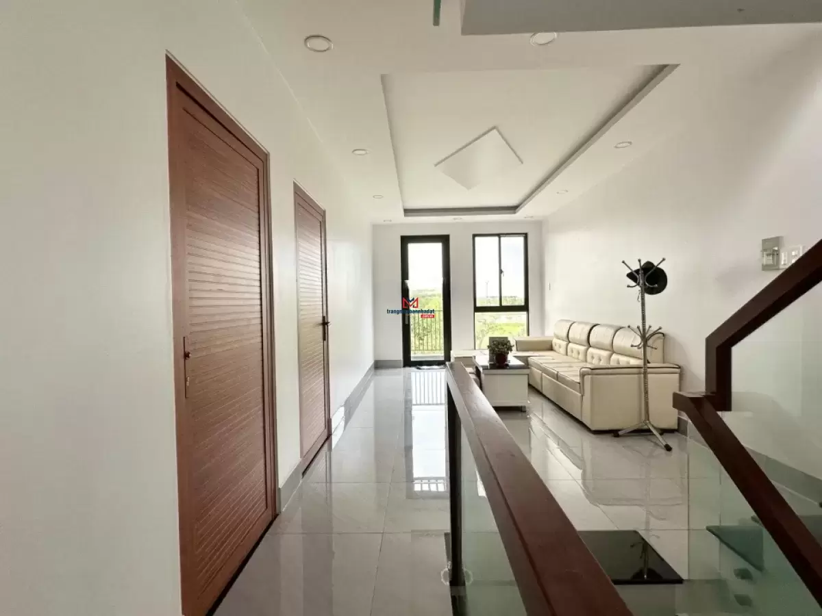 classifieds/2025_02/tuan_2/ban-gap-can-shophouse-waterpoint-day-du-noi-that-3.jpg