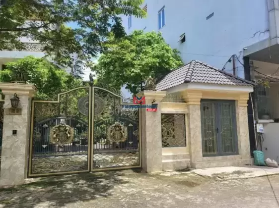 Bán biệt thự đường Cao Đạt cực đẹp, có bể bơi và tiện nghi