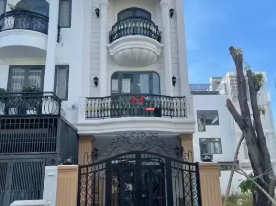 Bán căn nhà 3 tầng theo phong cách Tân Cổ Điển