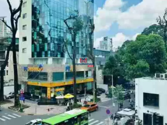 Bán tòa nhà MT Hai Bà Trưng - DT: 20x35m. CN 700m2 hầm + 10 lầu - HĐT 1.8 tỷ/tháng - giá 375 tỷ