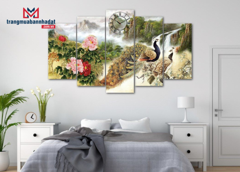 Treo tranh canvas hoặc poster nghệ thuật