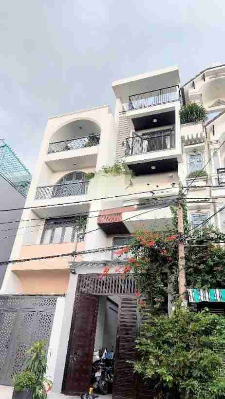 Hiếm chủ gộp bán gấp nhà HXH, 4 tầng, Quận 4 giá 5,9 tỷ