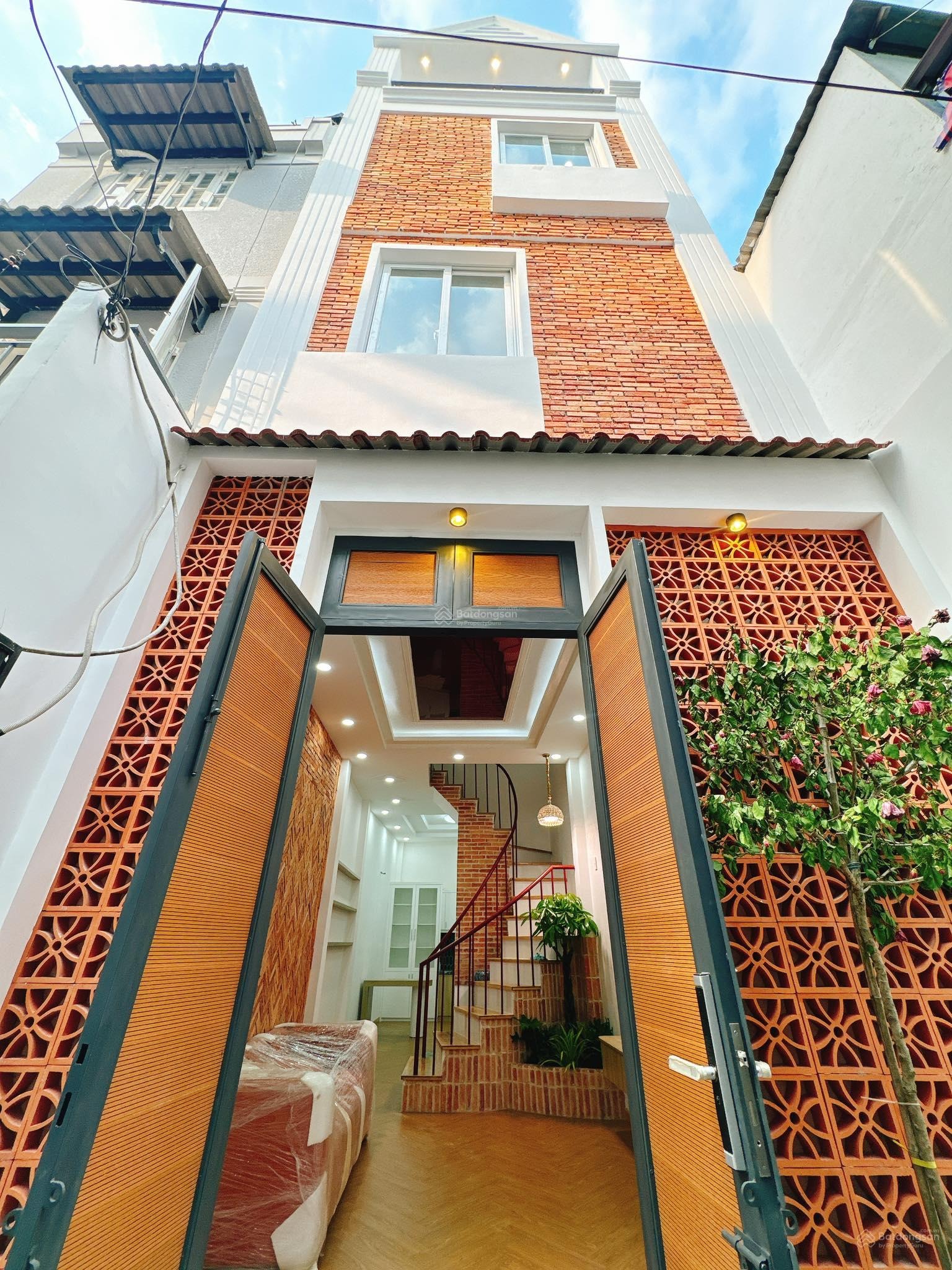 Nhà đẹp 4 tầng 5PN - 39,3m2 (3.8 x 12) - Khánh Hội