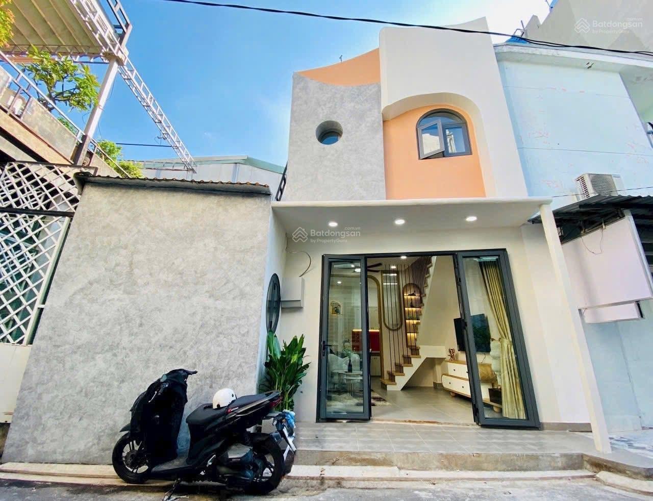 Nhà hẻm xe hơi, ngay siêu thị Emart, 50m2